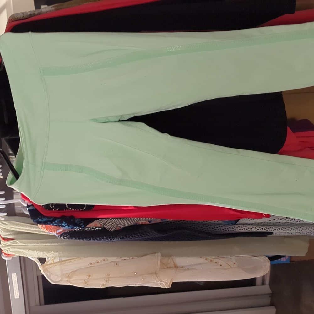 COPY - Lululemon Mint green size 8 in good condition.